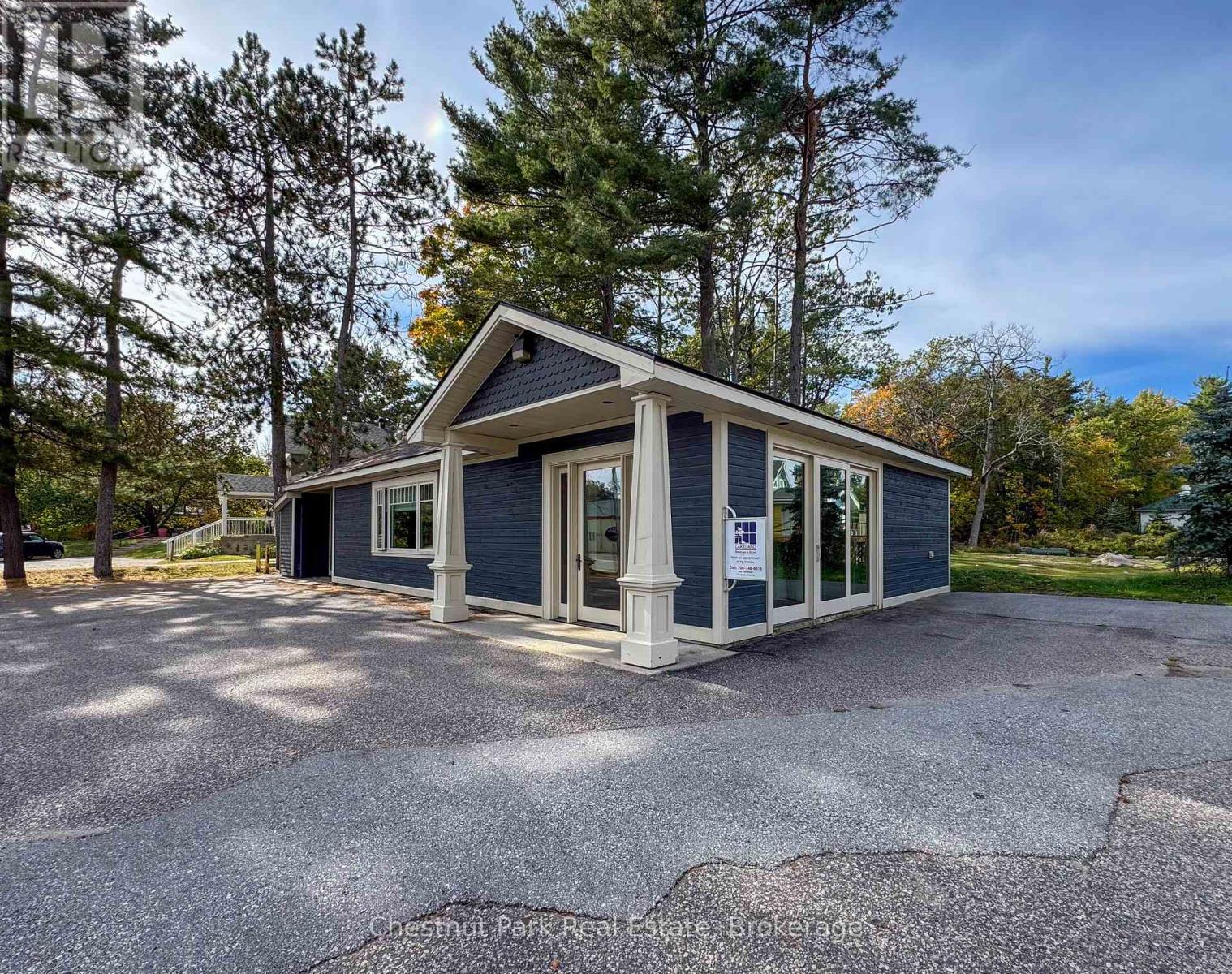 1004 Maple Street, Muskoka Lakes, Ontario  P0C 1A0 - Photo 2 - X12444403