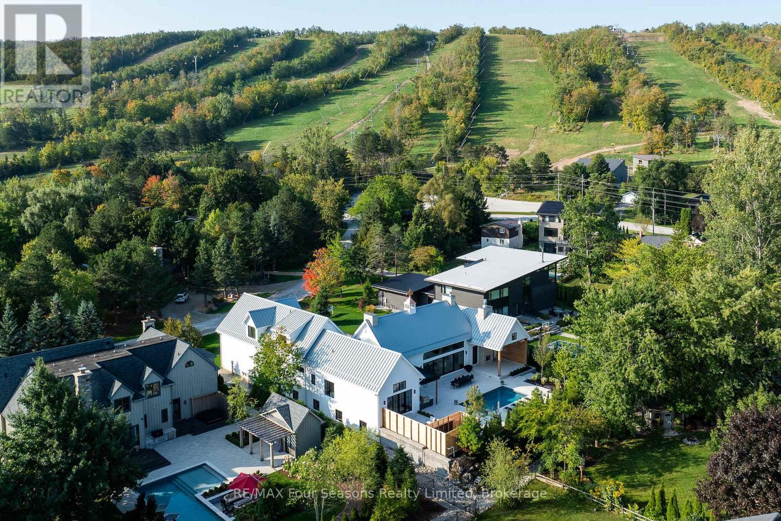 110 Wyandot Court, Blue Mountains, Ontario  L9Y 0S4 - Photo 41 - X12444426