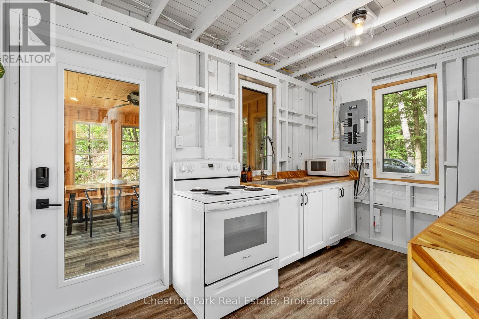 517 Mohawk Road, Georgian Bay, Ontario  L0K 1S0 - Photo 21 - X12444443