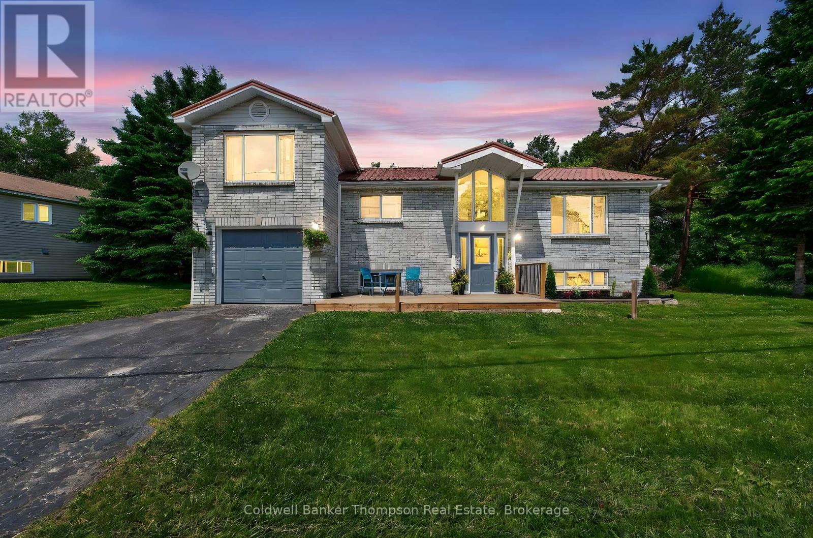 26 Sabrina Park Drive, Huntsville, Ontario  P1H 1L8 - Photo 2 - X12444468
