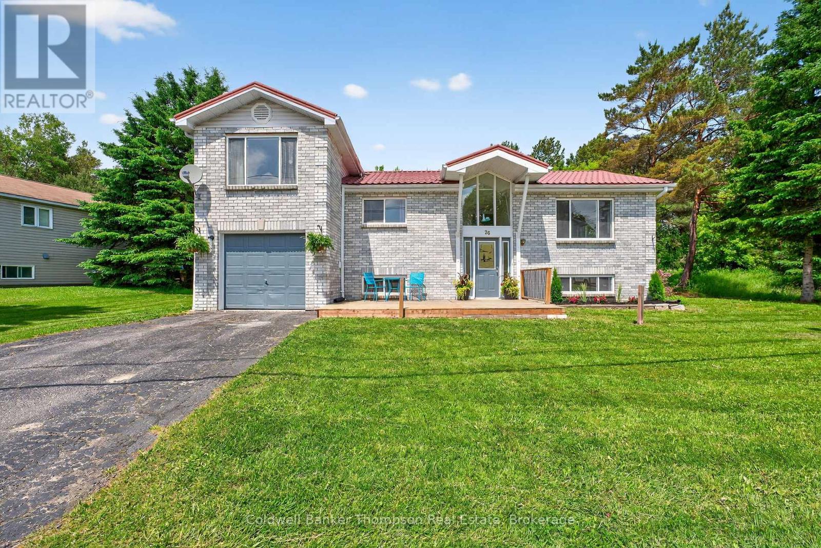 26 Sabrina Park Drive, Huntsville, Ontario  P1H 1L8 - Photo 3 - X12444468