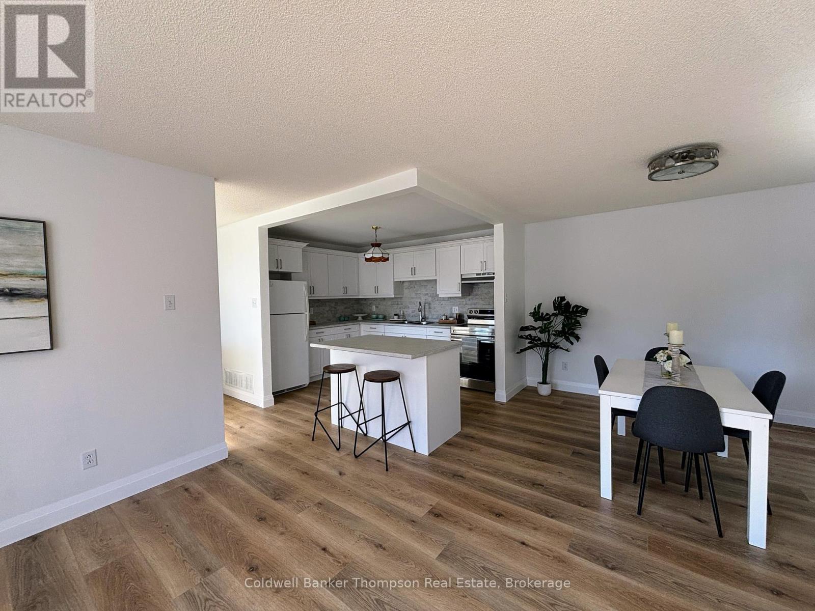 26 Sabrina Park Drive, Huntsville, Ontario  P1H 1L8 - Photo 5 - X12444468
