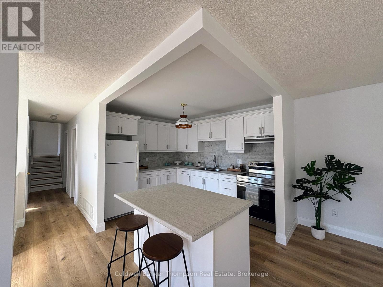26 Sabrina Park Drive, Huntsville, Ontario  P1H 1L8 - Photo 6 - X12444468