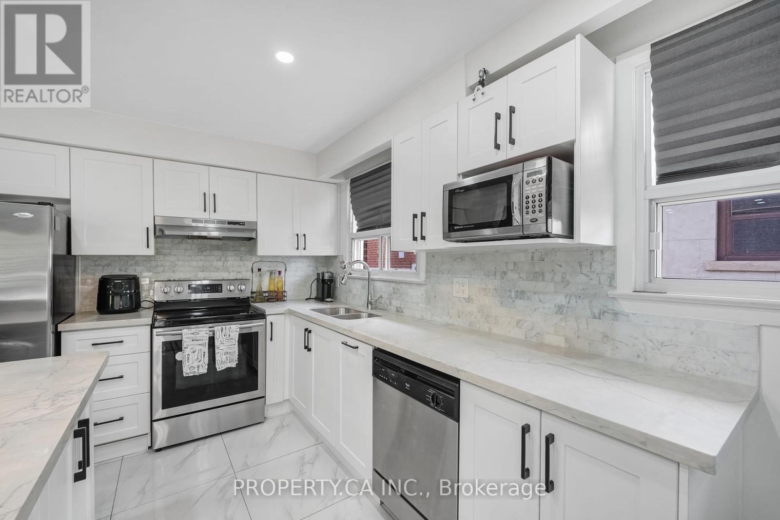 94 Bamford Crescent, Toronto (Black Creek), Ontario  M3N 1T8 - Photo 10 - W12444371