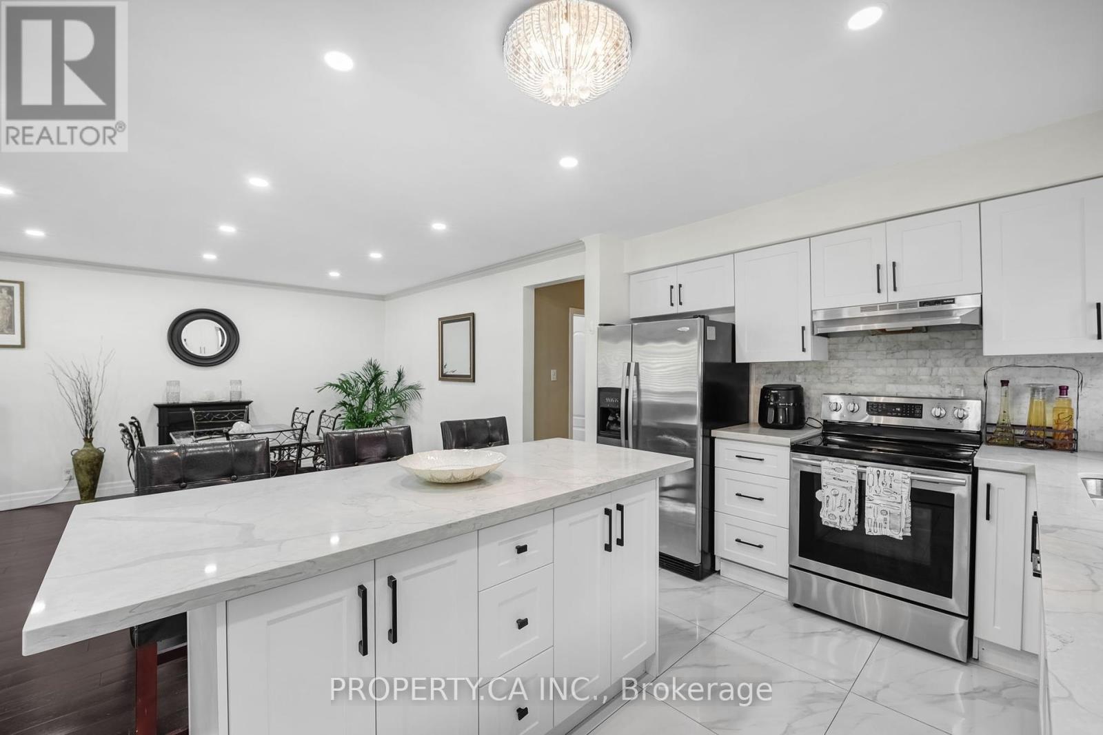 94 Bamford Crescent, Toronto (Black Creek), Ontario  M3N 1T8 - Photo 11 - W12444371