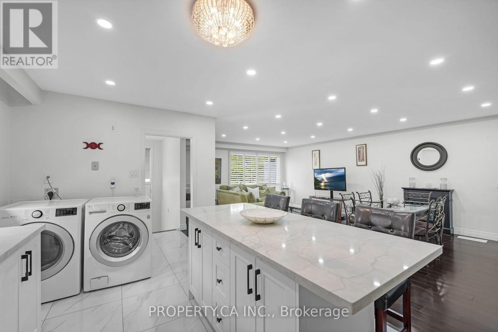 94 Bamford Crescent, Toronto (Black Creek), Ontario  M3N 1T8 - Photo 12 - W12444371