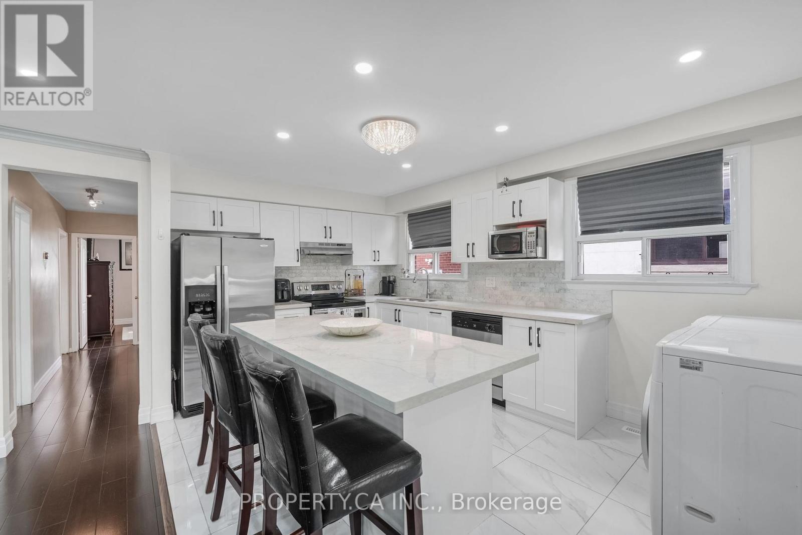 94 Bamford Crescent, Toronto (Black Creek), Ontario  M3N 1T8 - Photo 13 - W12444371