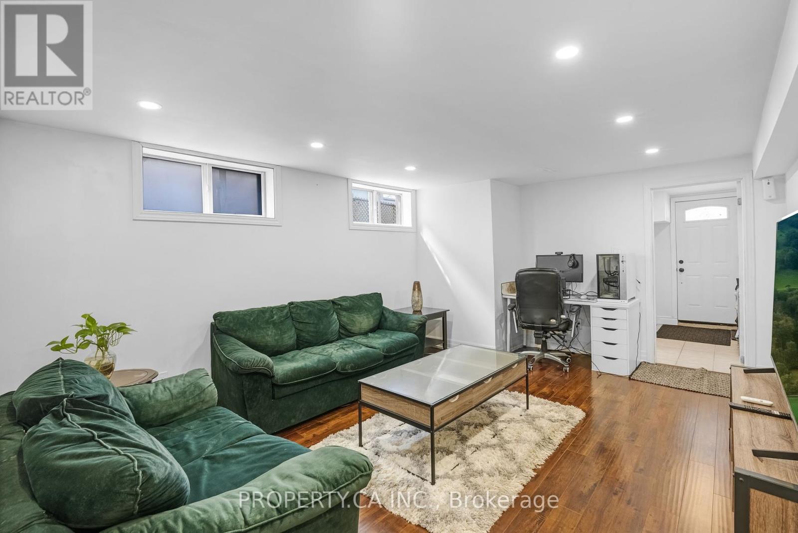 94 Bamford Crescent, Toronto (Black Creek), Ontario  M3N 1T8 - Photo 18 - W12444371