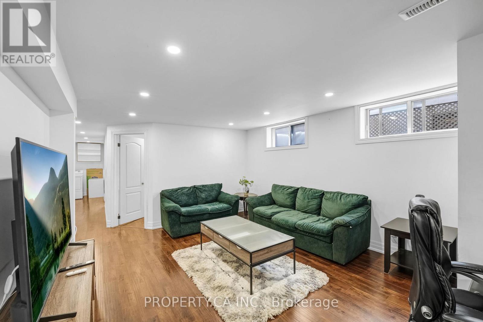 94 Bamford Crescent, Toronto (Black Creek), Ontario  M3N 1T8 - Photo 19 - W12444371