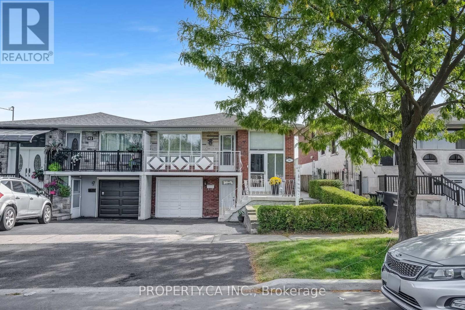 94 Bamford Crescent, Toronto (Black Creek), Ontario  M3N 1T8 - Photo 2 - W12444371