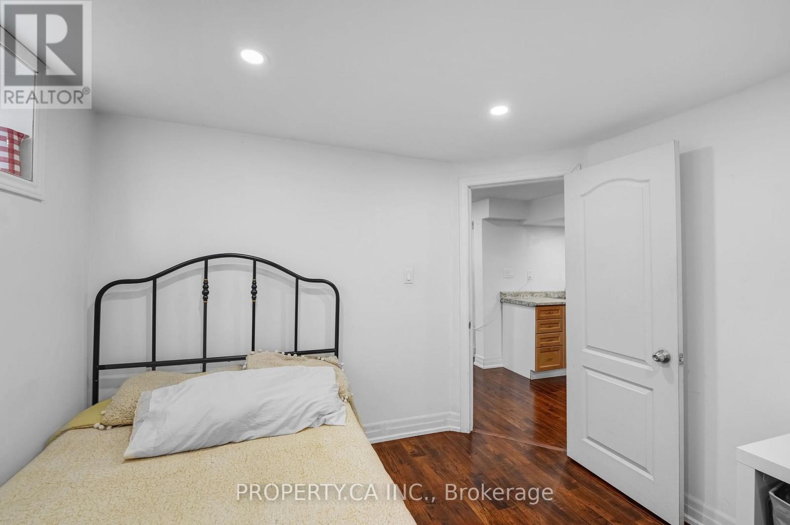 94 Bamford Crescent, Toronto (Black Creek), Ontario  M3N 1T8 - Photo 27 - W12444371