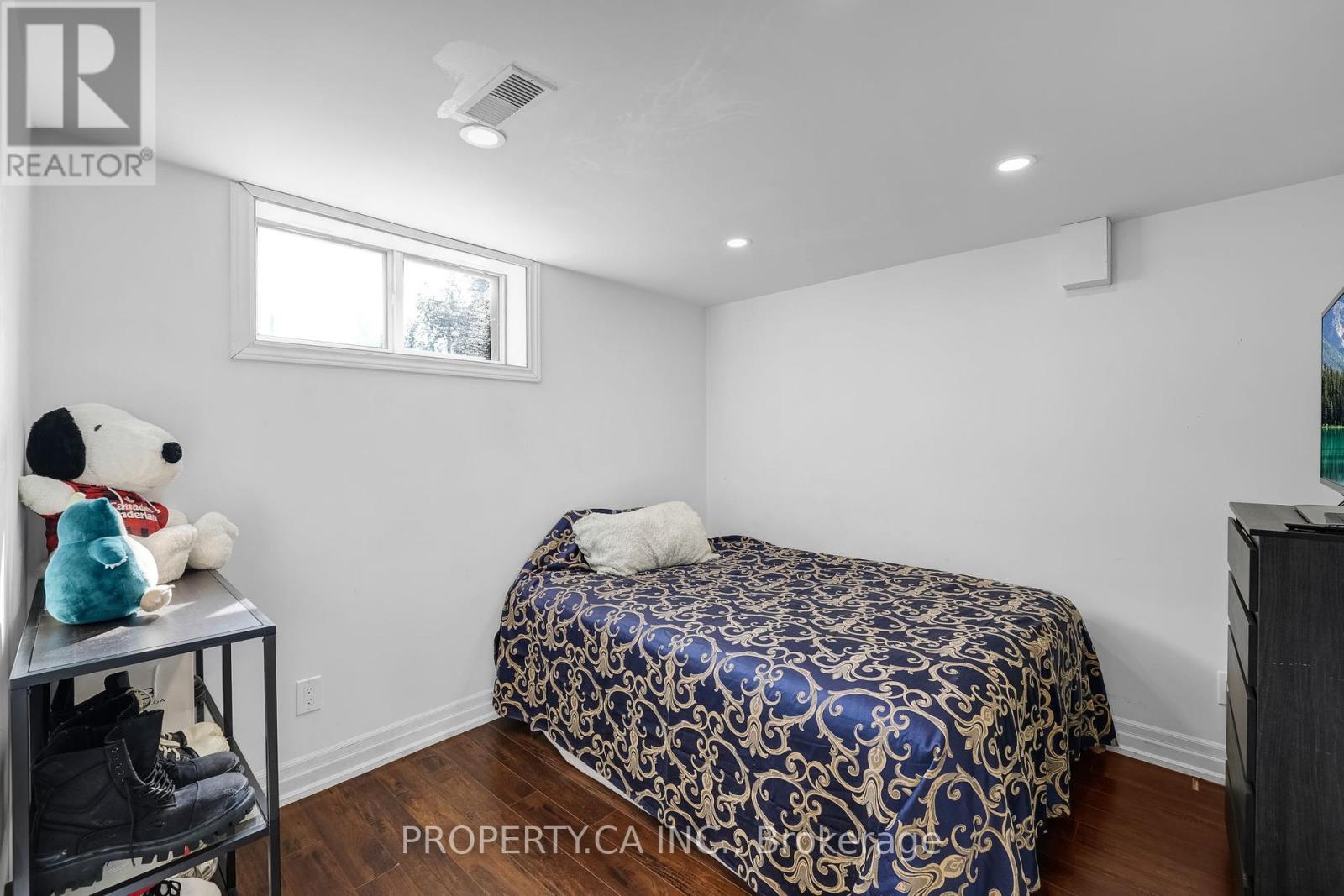 94 Bamford Crescent, Toronto (Black Creek), Ontario  M3N 1T8 - Photo 28 - W12444371