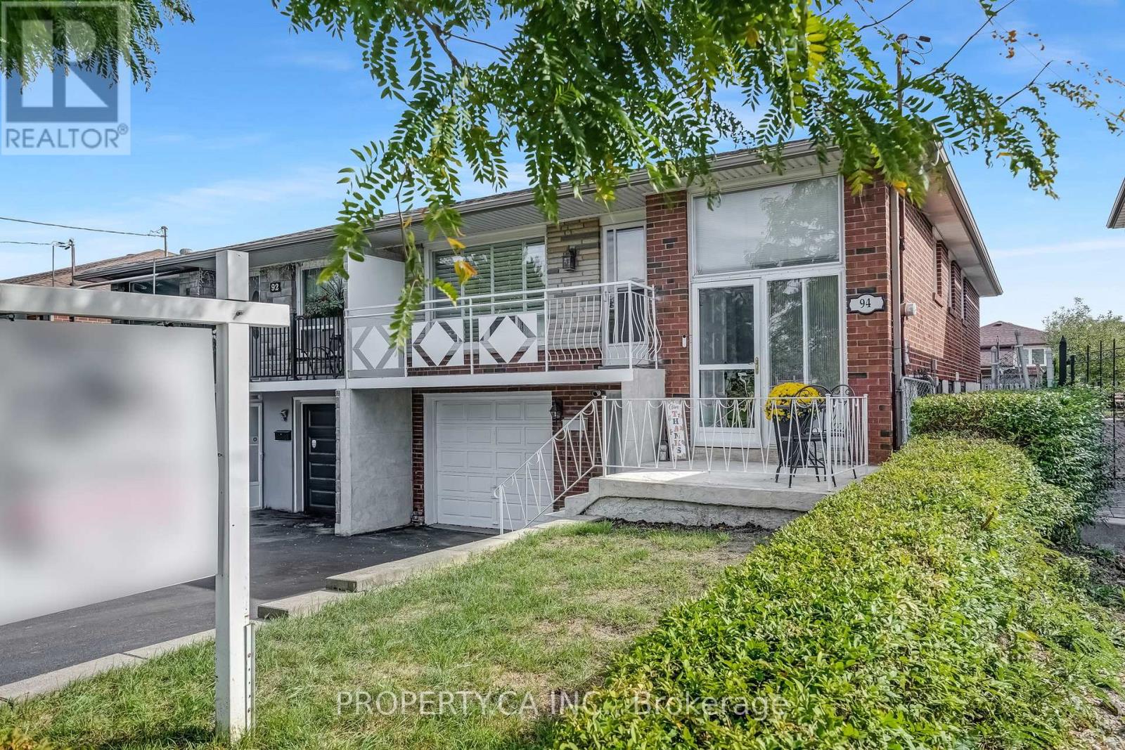 94 Bamford Crescent, Toronto (Black Creek), Ontario  M3N 1T8 - Photo 3 - W12444371