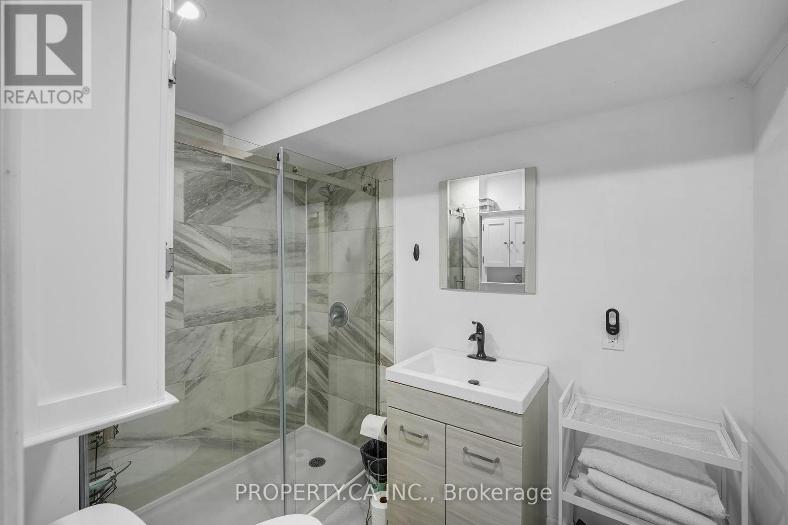 94 Bamford Crescent, Toronto (Black Creek), Ontario  M3N 1T8 - Photo 31 - W12444371