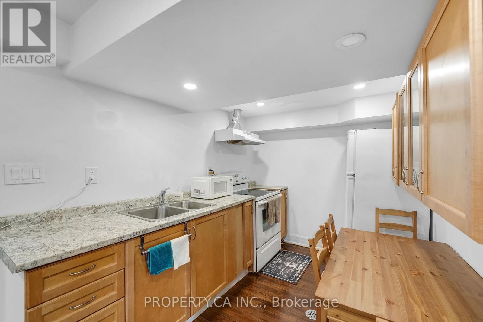 94 Bamford Crescent, Toronto (Black Creek), Ontario  M3N 1T8 - Photo 33 - W12444371