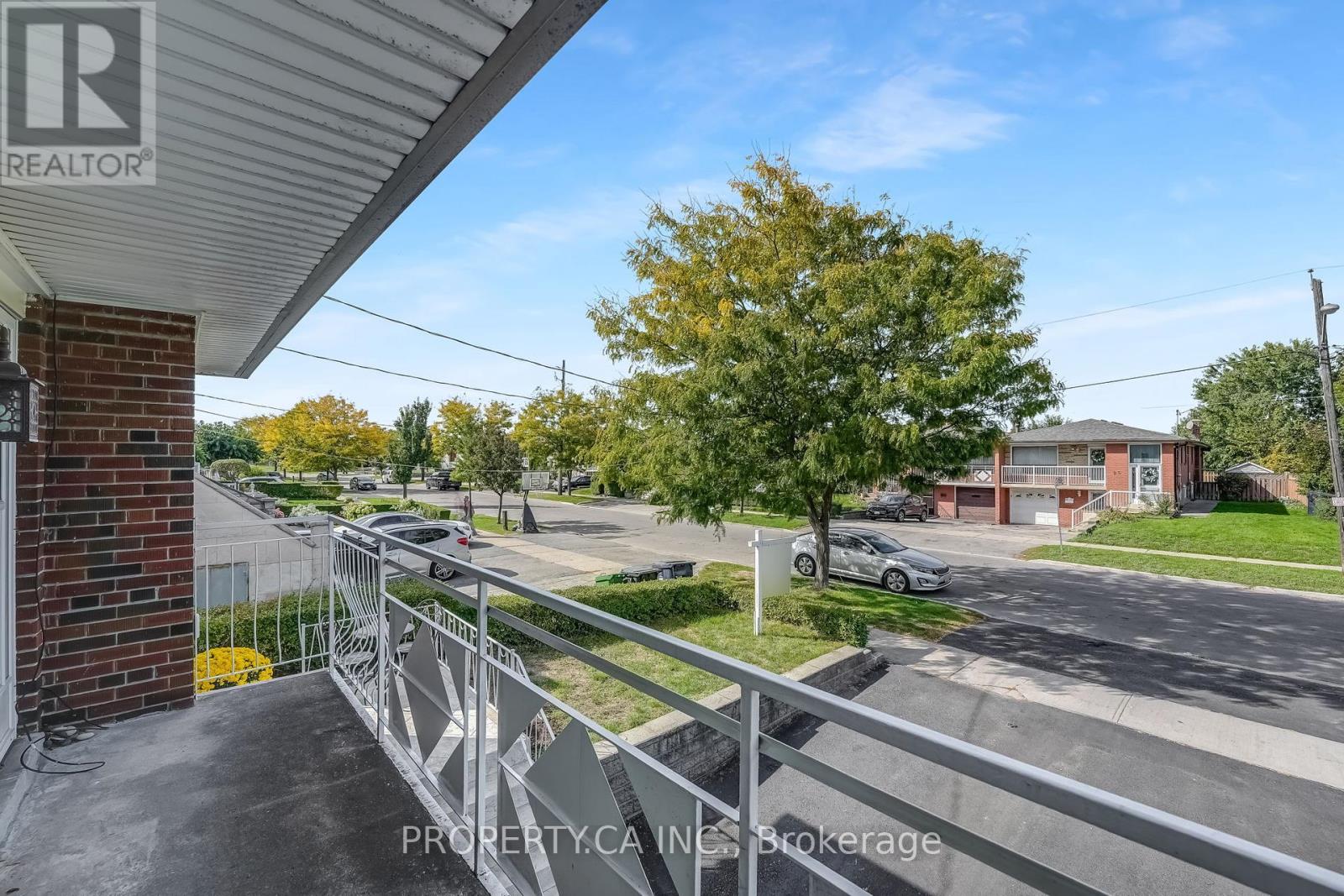 94 Bamford Crescent, Toronto (Black Creek), Ontario  M3N 1T8 - Photo 34 - W12444371