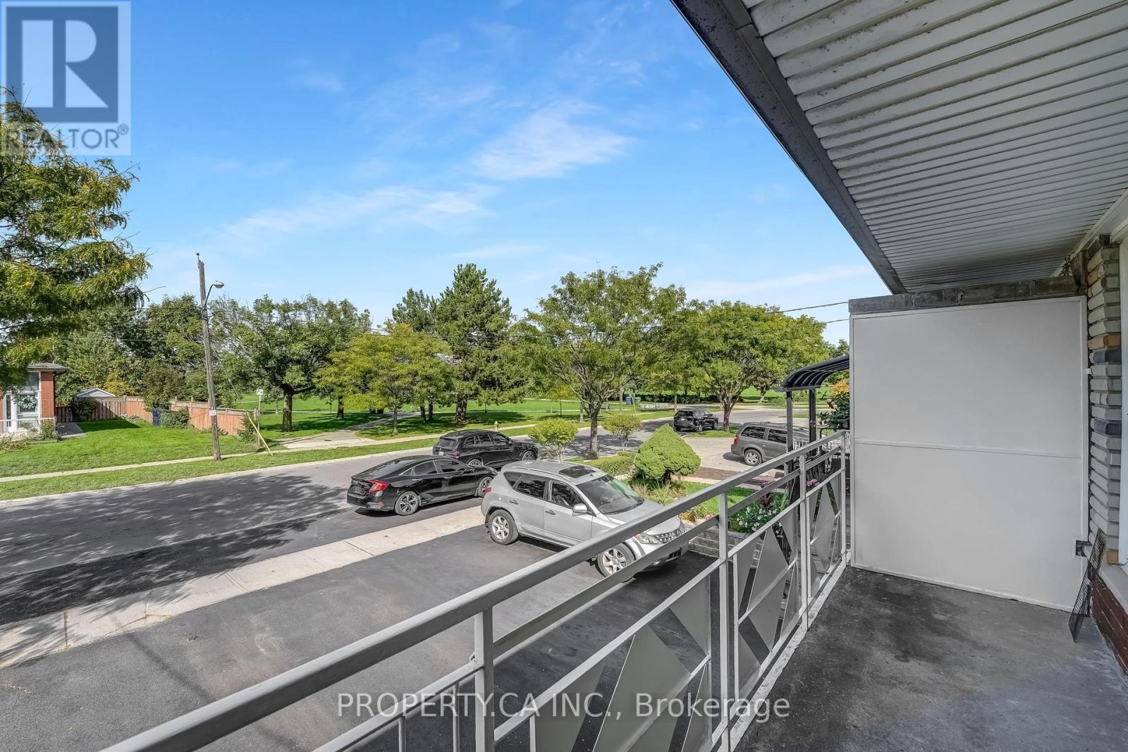 94 Bamford Crescent, Toronto (Black Creek), Ontario  M3N 1T8 - Photo 35 - W12444371
