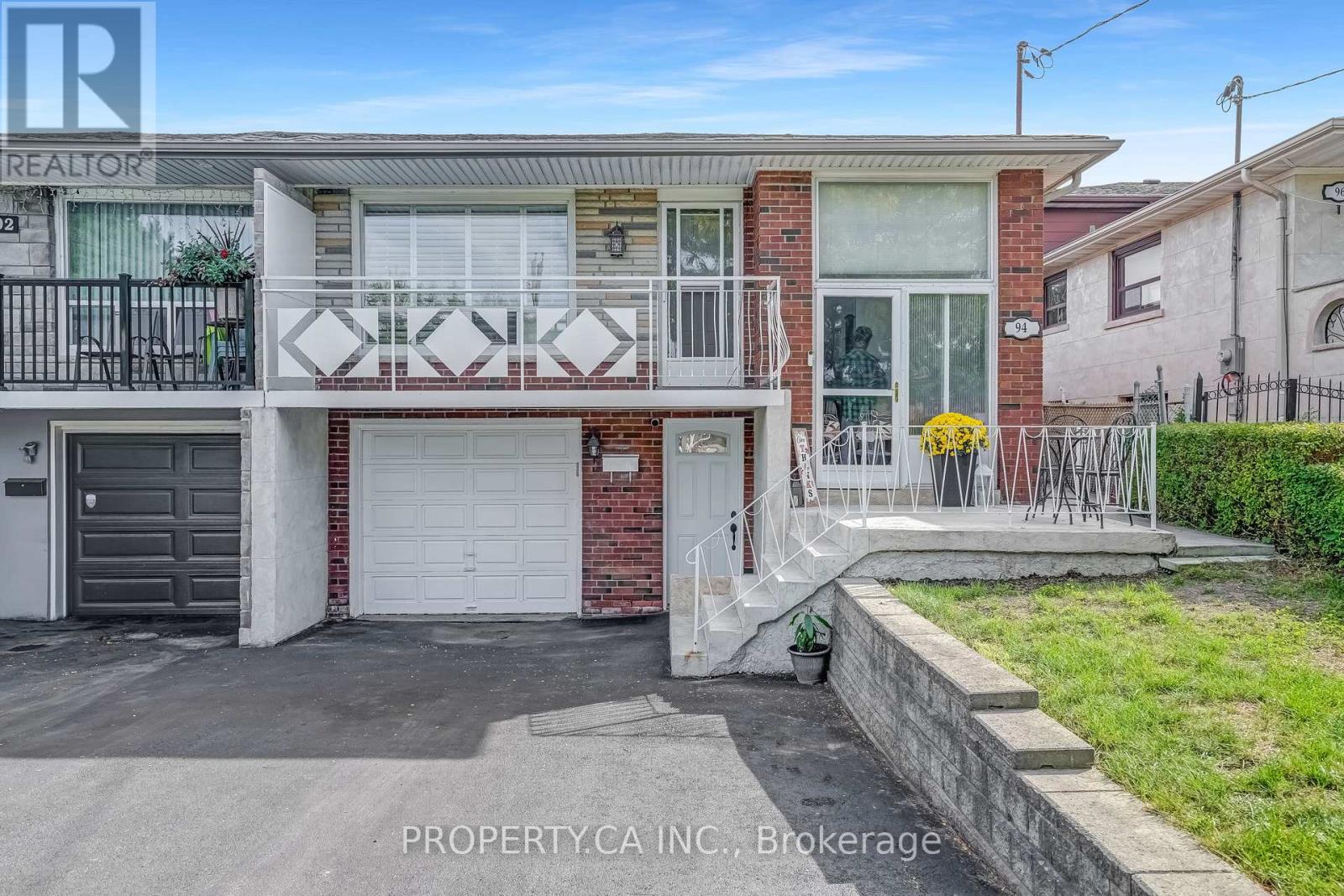 94 Bamford Crescent, Toronto (Black Creek), Ontario  M3N 1T8 - Photo 4 - W12444371