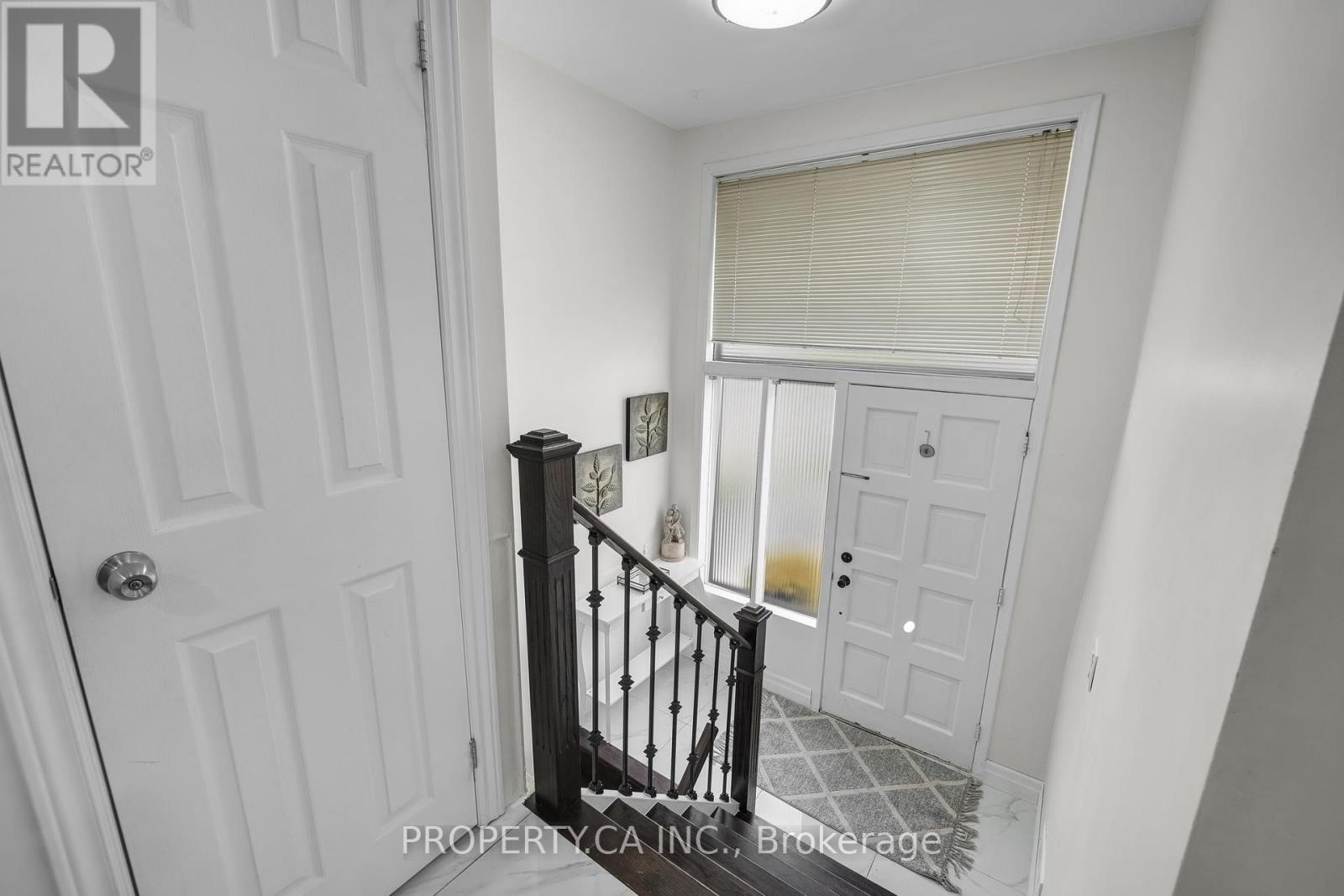 94 Bamford Crescent, Toronto (Black Creek), Ontario  M3N 1T8 - Photo 5 - W12444371