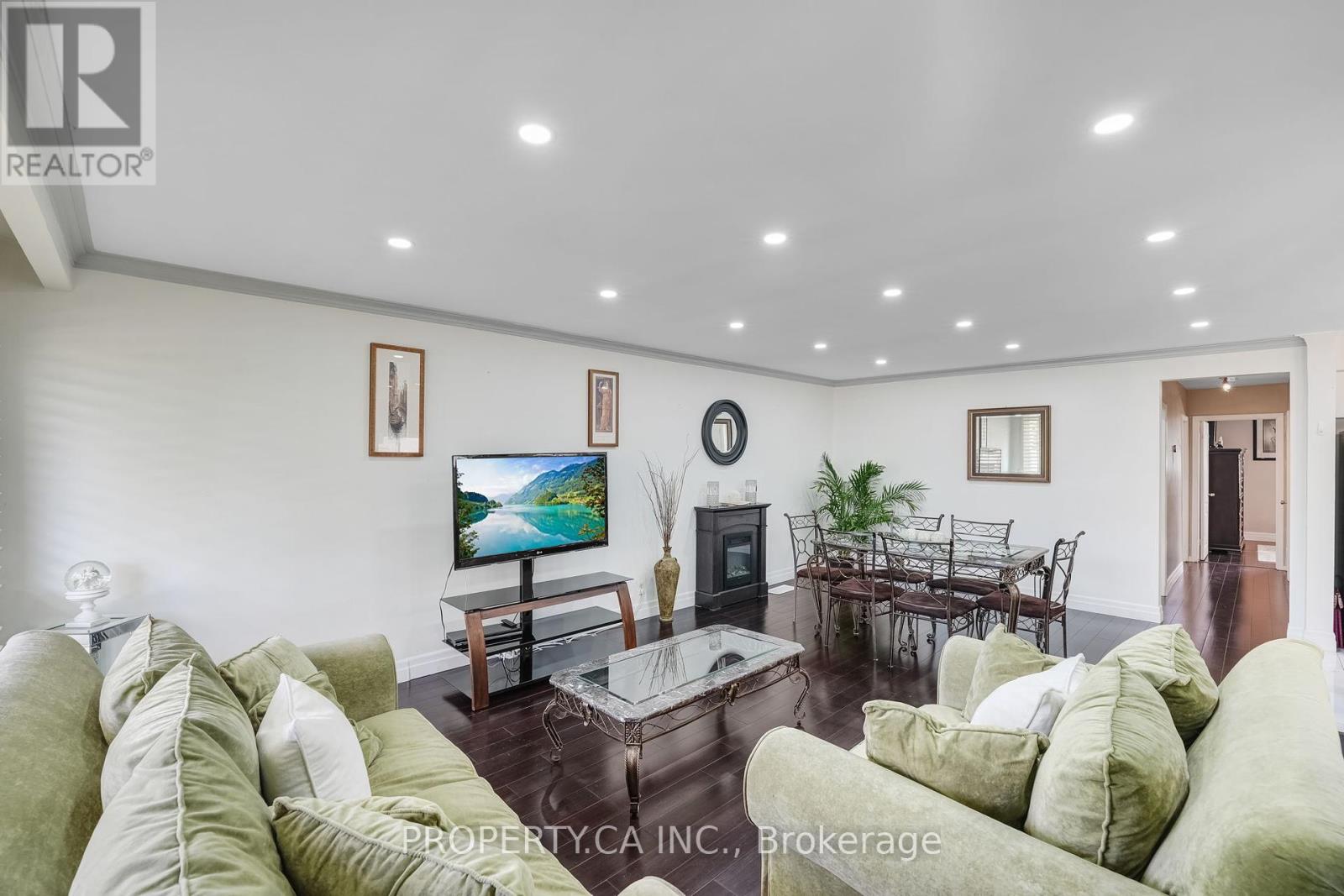 94 Bamford Crescent, Toronto (Black Creek), Ontario  M3N 1T8 - Photo 7 - W12444371