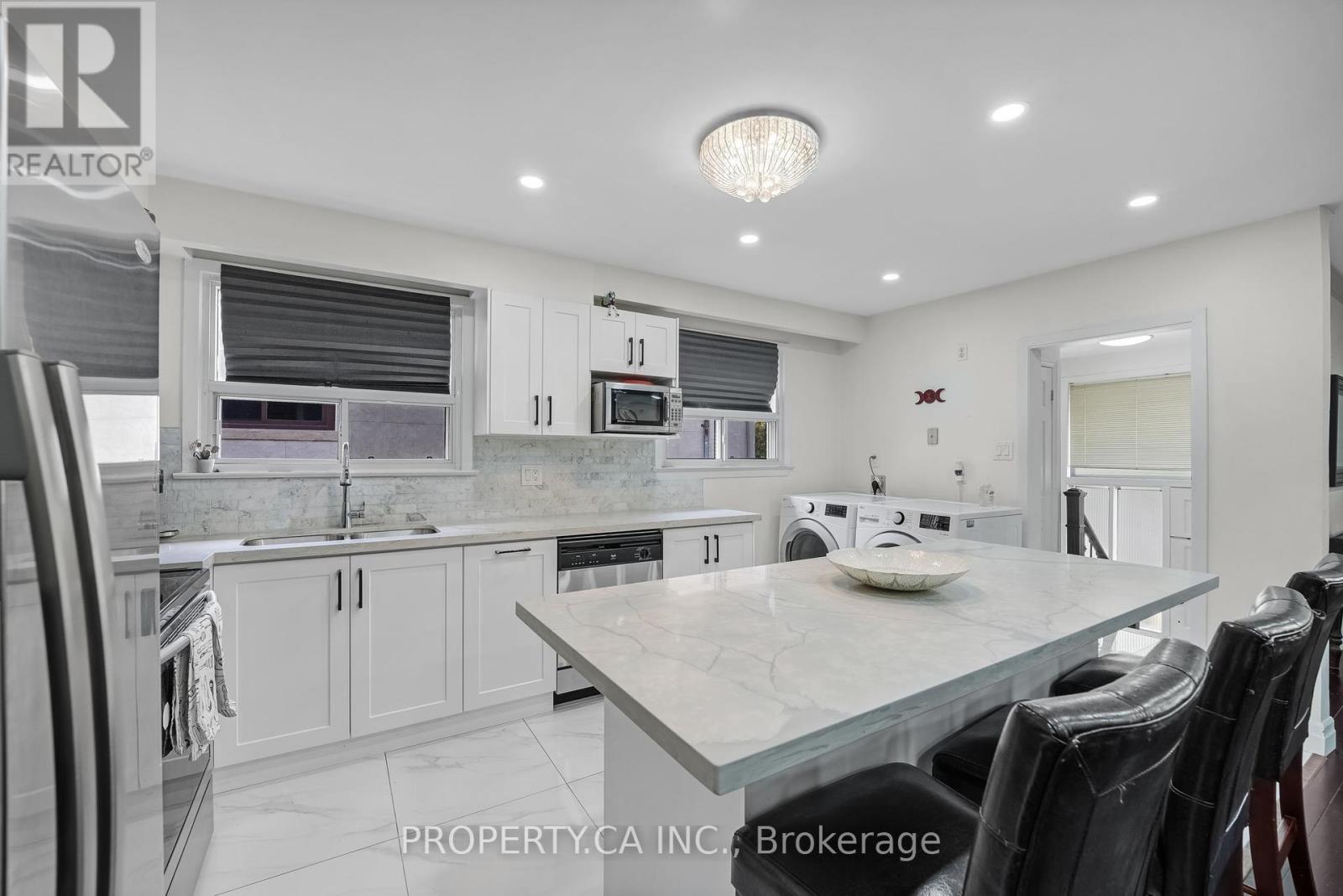 94 Bamford Crescent, Toronto (Black Creek), Ontario  M3N 1T8 - Photo 9 - W12444371