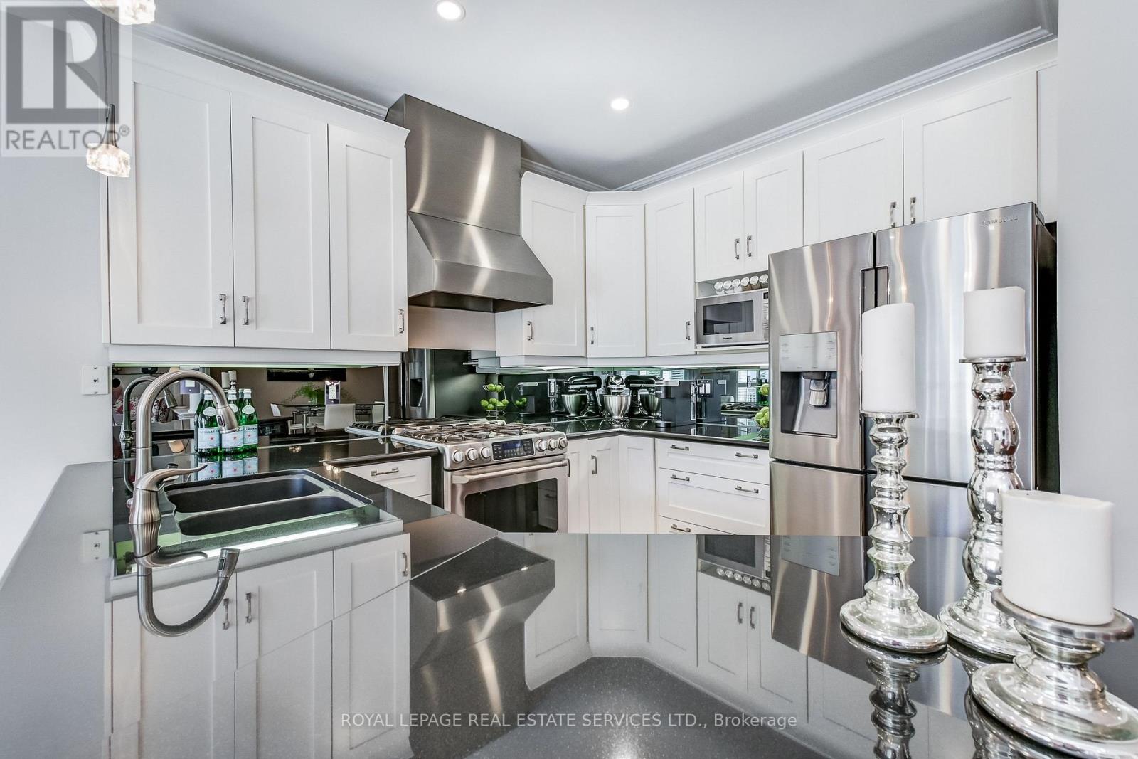1242 Agram Drive, Oakville, Ontario  L6H 7N9 - Photo 10 - W12444387