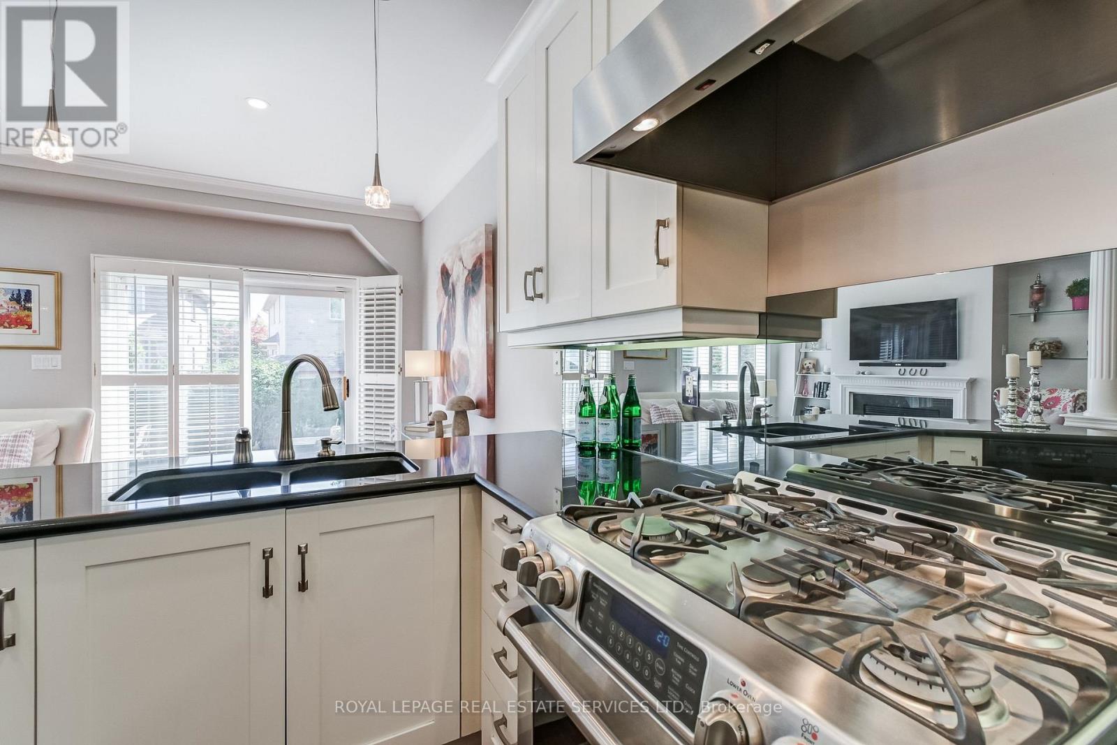 1242 Agram Drive, Oakville, Ontario  L6H 7N9 - Photo 11 - W12444387