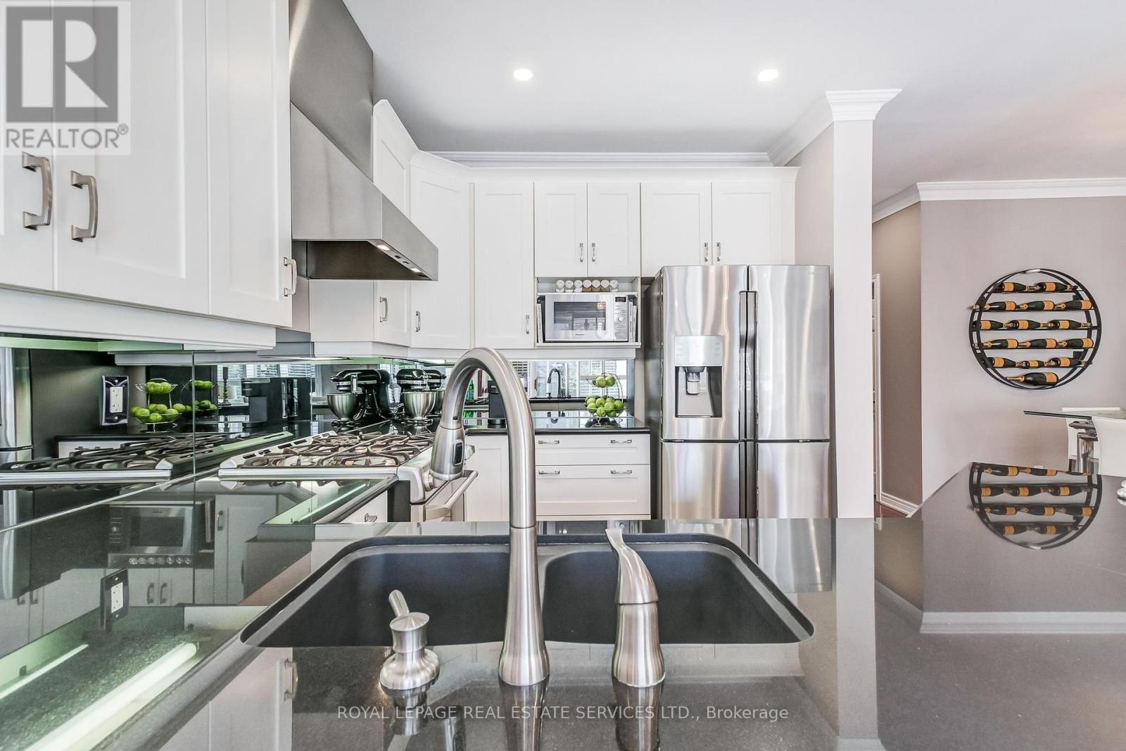 1242 Agram Drive, Oakville, Ontario  L6H 7N9 - Photo 13 - W12444387