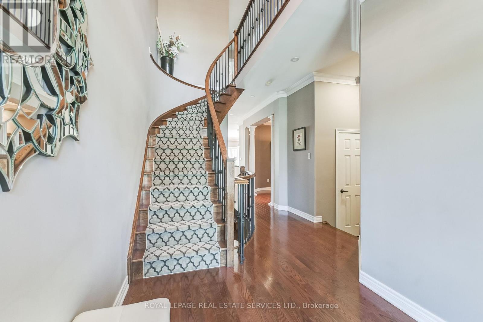 1242 Agram Drive, Oakville, Ontario  L6H 7N9 - Photo 4 - W12444387