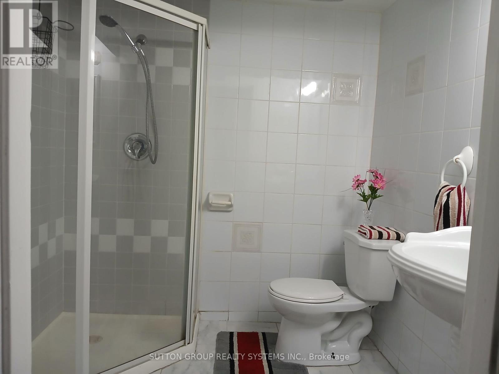 1236 Ogden Avenue, Mississauga, Ontario  L5E 2H4 - Photo 12 - W12444389