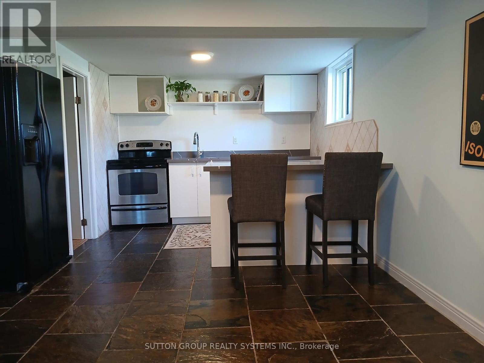 1236 Ogden Avenue, Mississauga, Ontario  L5E 2H4 - Photo 13 - W12444389