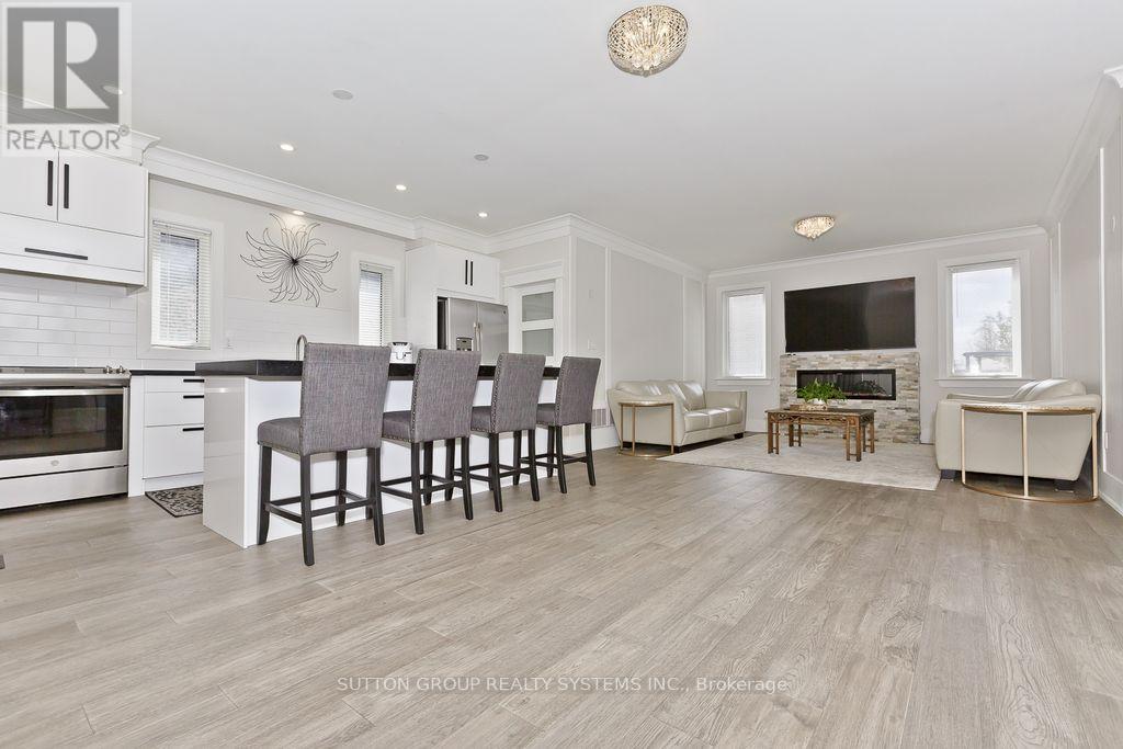 1236 Ogden Avenue, Mississauga, Ontario  L5E 2H4 - Photo 17 - W12444389