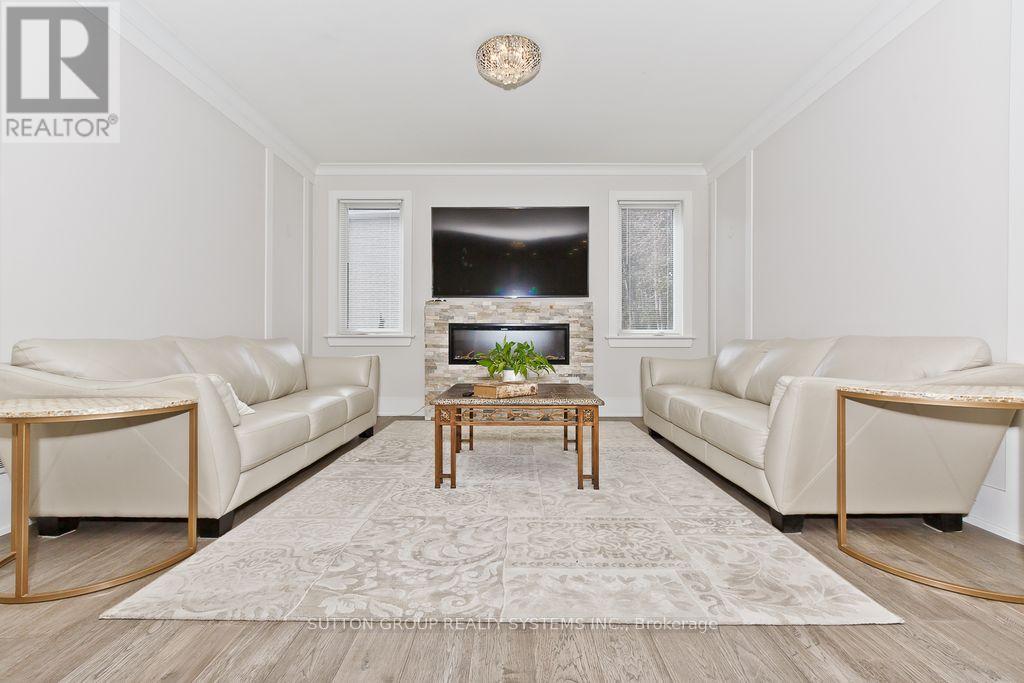 1236 Ogden Avenue, Mississauga, Ontario  L5E 2H4 - Photo 18 - W12444389