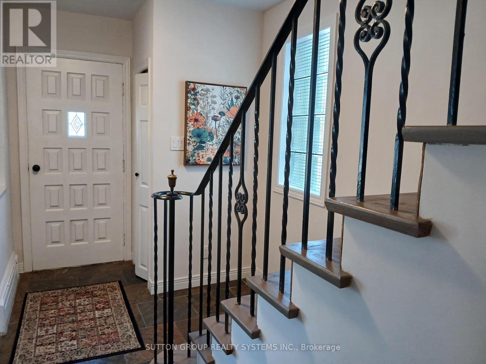 1236 Ogden Avenue, Mississauga, Ontario  L5E 2H4 - Photo 2 - W12444389