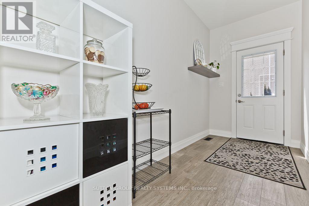 1236 Ogden Avenue, Mississauga, Ontario  L5E 2H4 - Photo 20 - W12444389