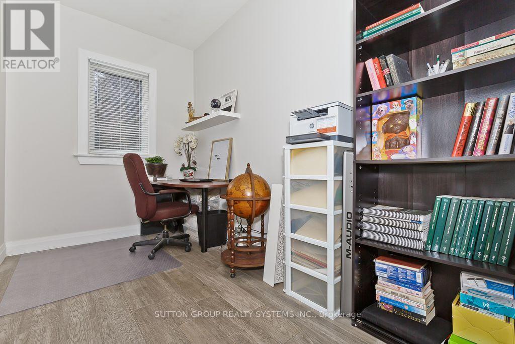 1236 Ogden Avenue, Mississauga, Ontario  L5E 2H4 - Photo 21 - W12444389