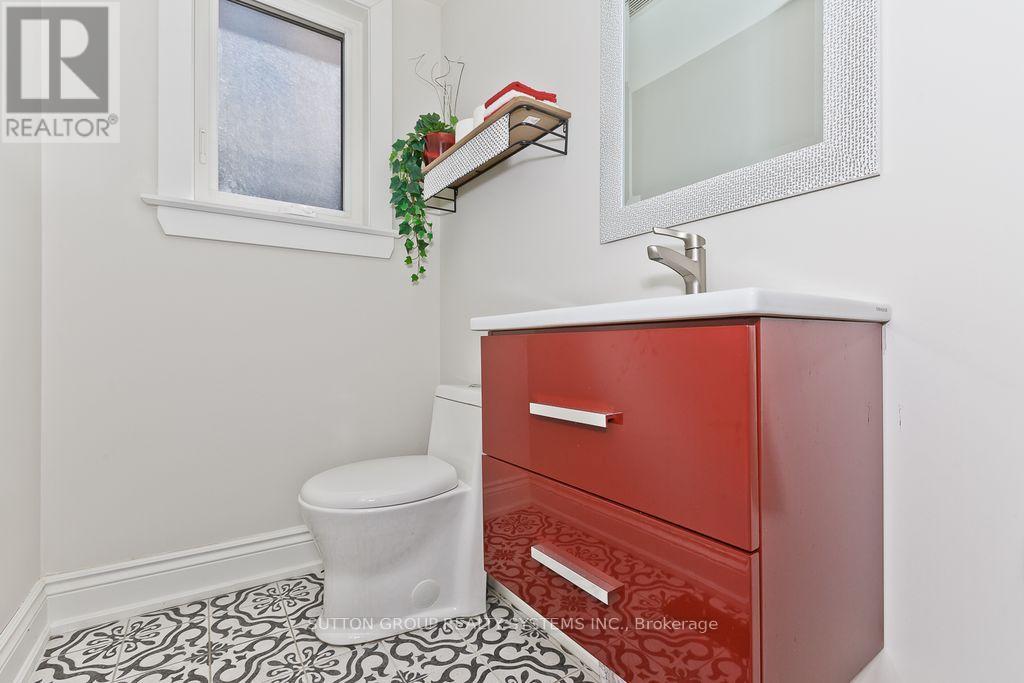 1236 Ogden Avenue, Mississauga, Ontario  L5E 2H4 - Photo 22 - W12444389