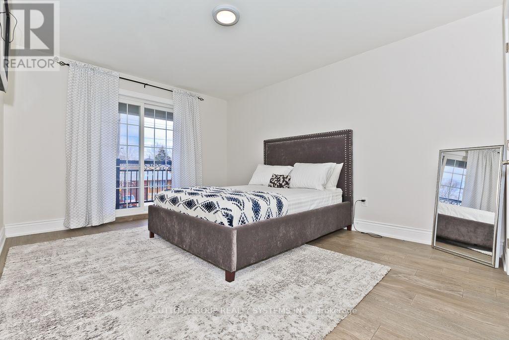 1236 Ogden Avenue, Mississauga, Ontario  L5E 2H4 - Photo 24 - W12444389