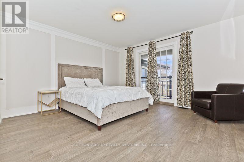 1236 Ogden Avenue, Mississauga, Ontario  L5E 2H4 - Photo 25 - W12444389