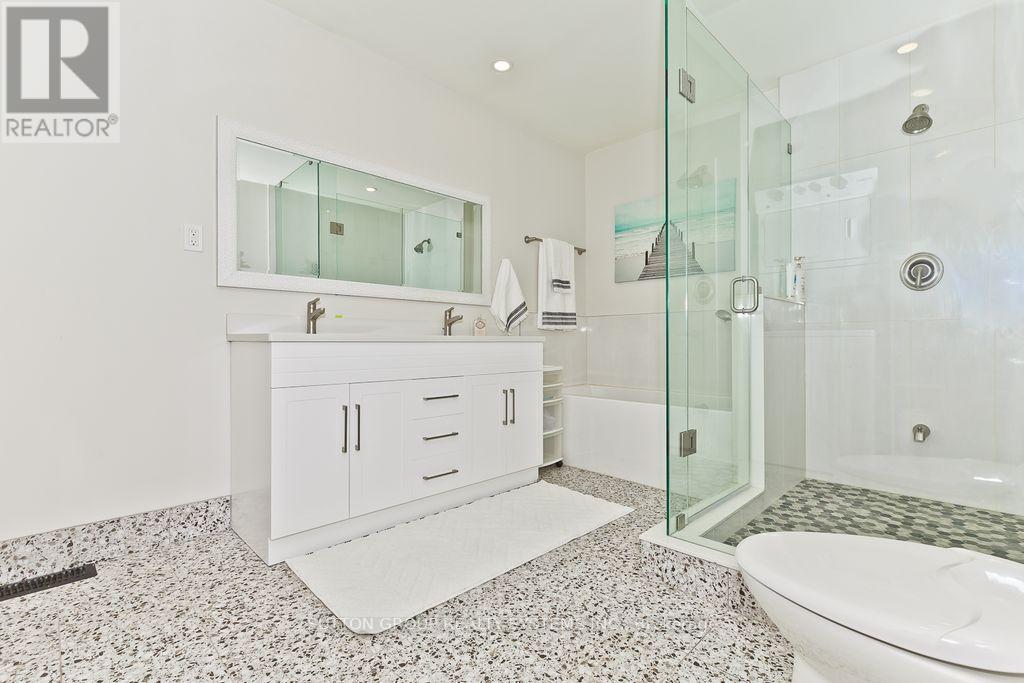1236 Ogden Avenue, Mississauga, Ontario  L5E 2H4 - Photo 26 - W12444389