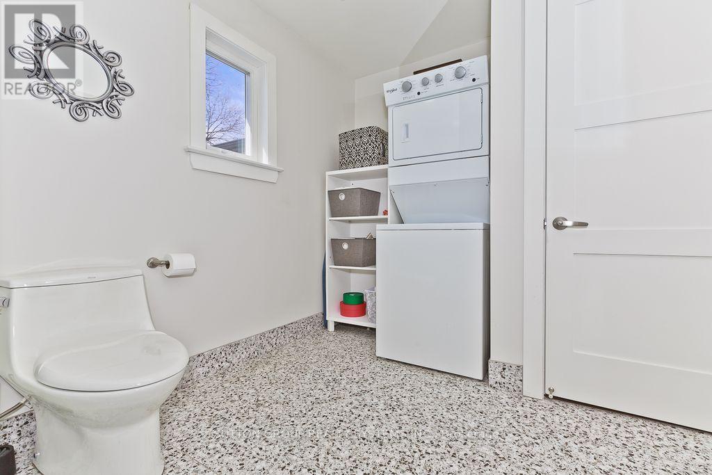 1236 Ogden Avenue, Mississauga, Ontario  L5E 2H4 - Photo 27 - W12444389