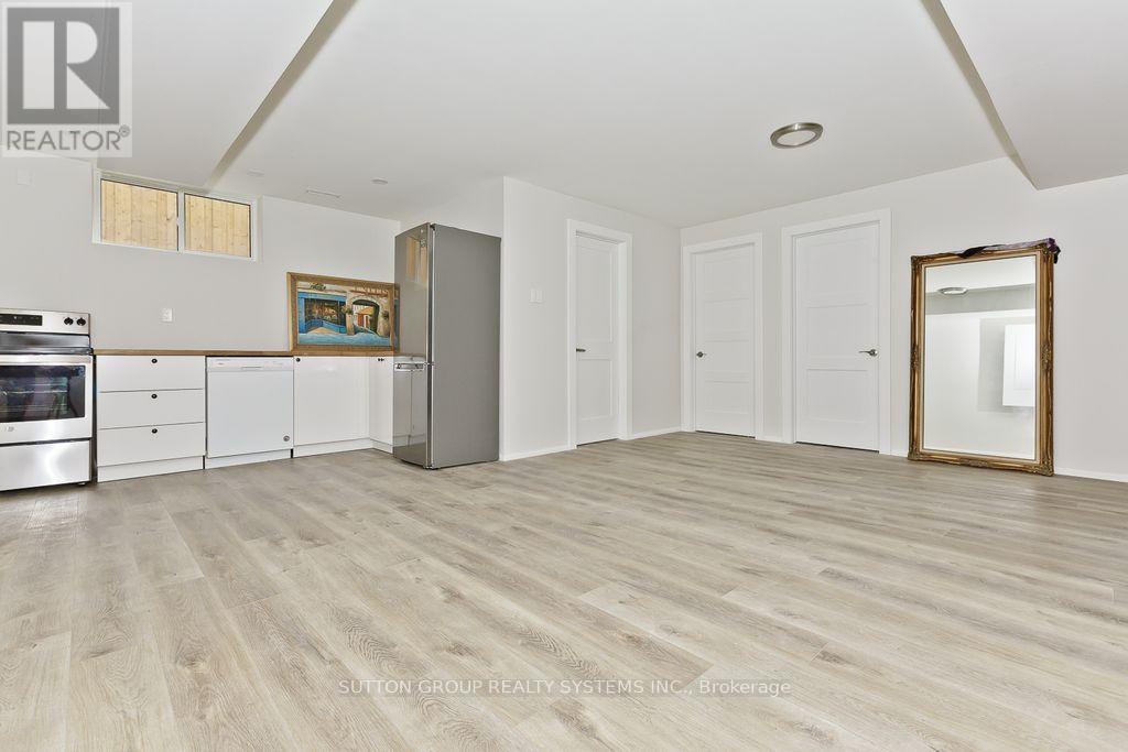 1236 Ogden Avenue, Mississauga, Ontario  L5E 2H4 - Photo 28 - W12444389