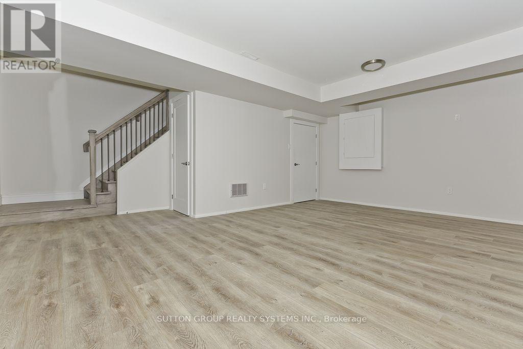 1236 Ogden Avenue, Mississauga, Ontario  L5E 2H4 - Photo 29 - W12444389