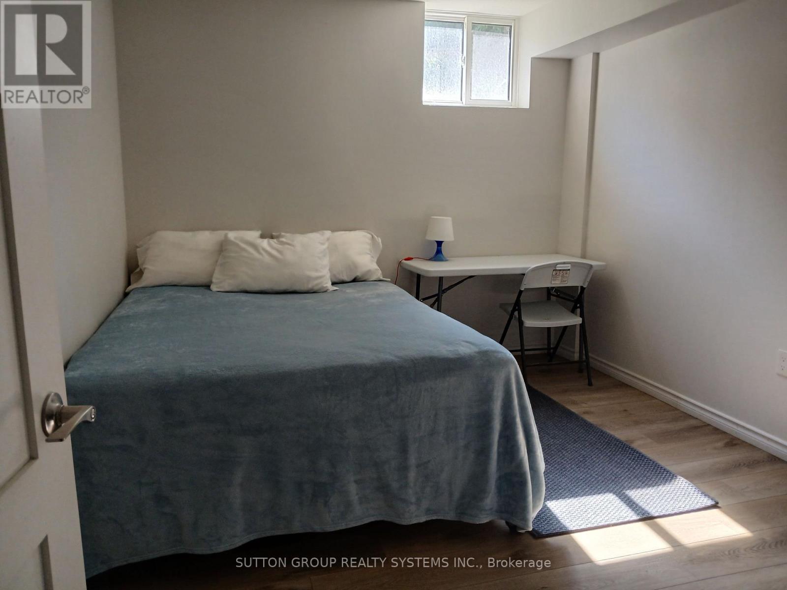1236 Ogden Avenue, Mississauga, Ontario  L5E 2H4 - Photo 31 - W12444389