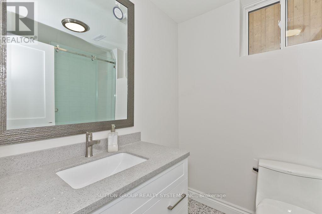 1236 Ogden Avenue, Mississauga, Ontario  L5E 2H4 - Photo 33 - W12444389