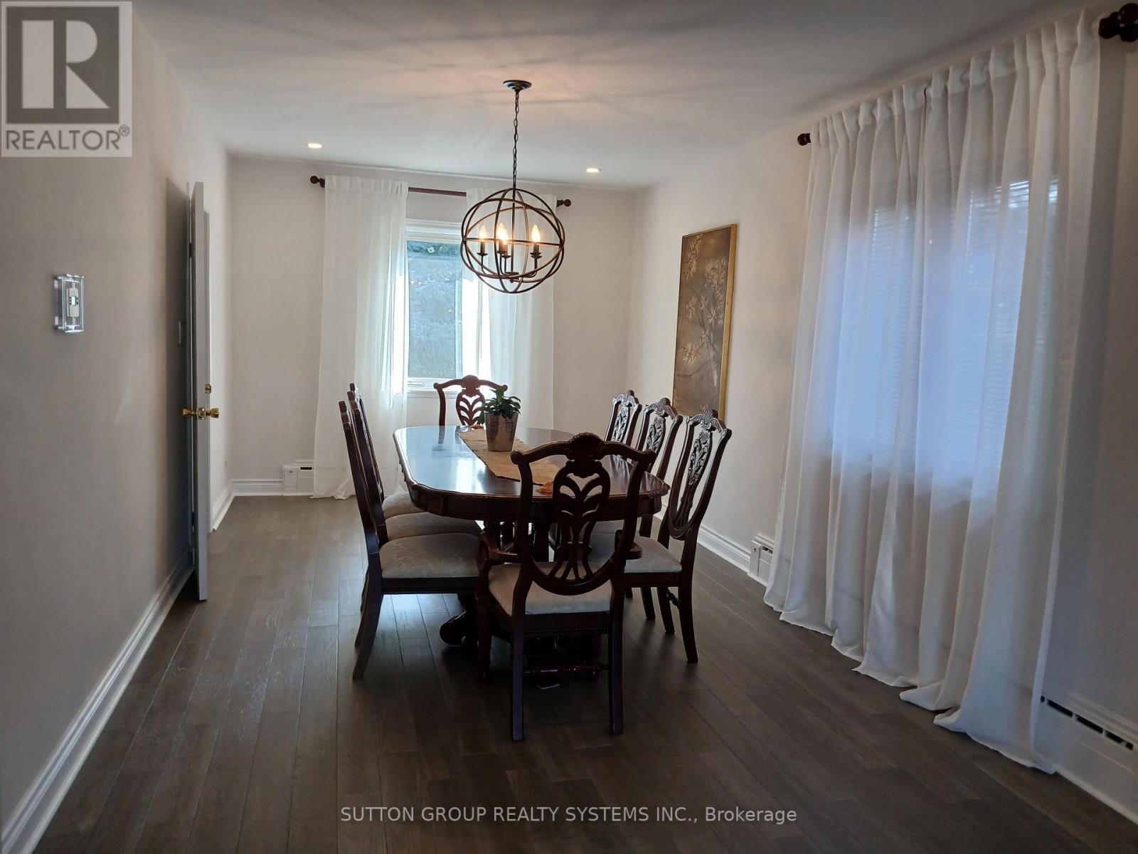 1236 Ogden Avenue, Mississauga, Ontario  L5E 2H4 - Photo 4 - W12444389