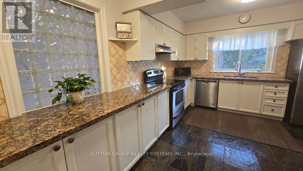 1236 Ogden Avenue, Mississauga, Ontario  L5E 2H4 - Photo 5 - W12444389