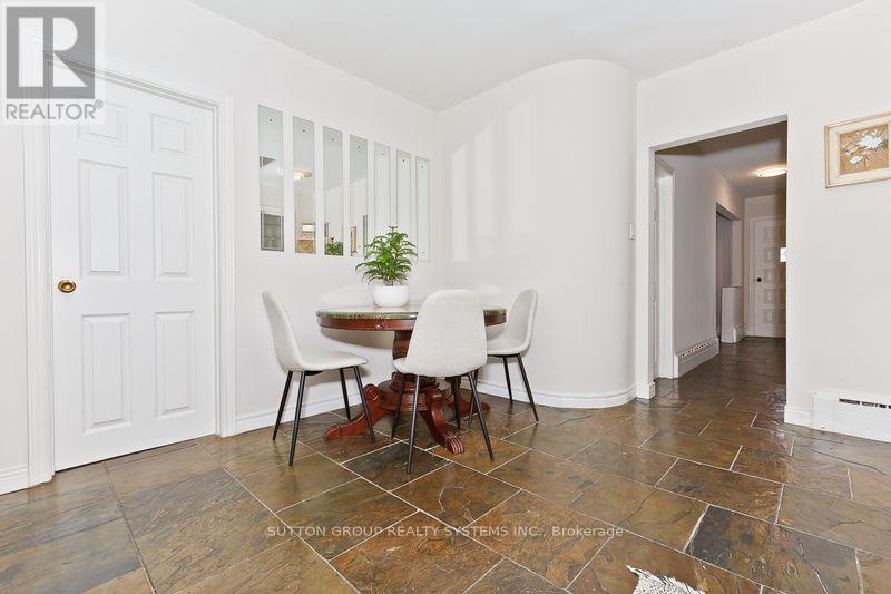 1236 Ogden Avenue, Mississauga, Ontario  L5E 2H4 - Photo 6 - W12444389