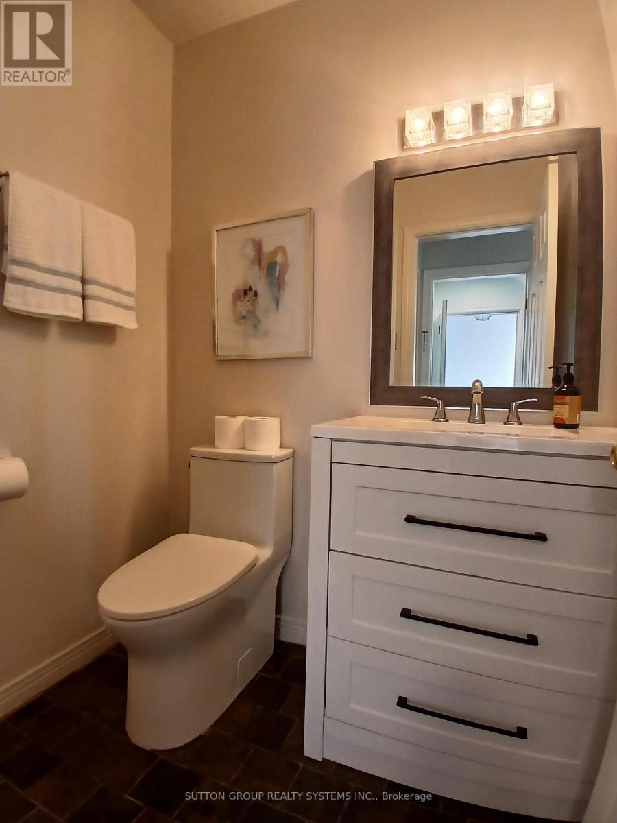 1236 Ogden Avenue, Mississauga, Ontario  L5E 2H4 - Photo 7 - W12444389