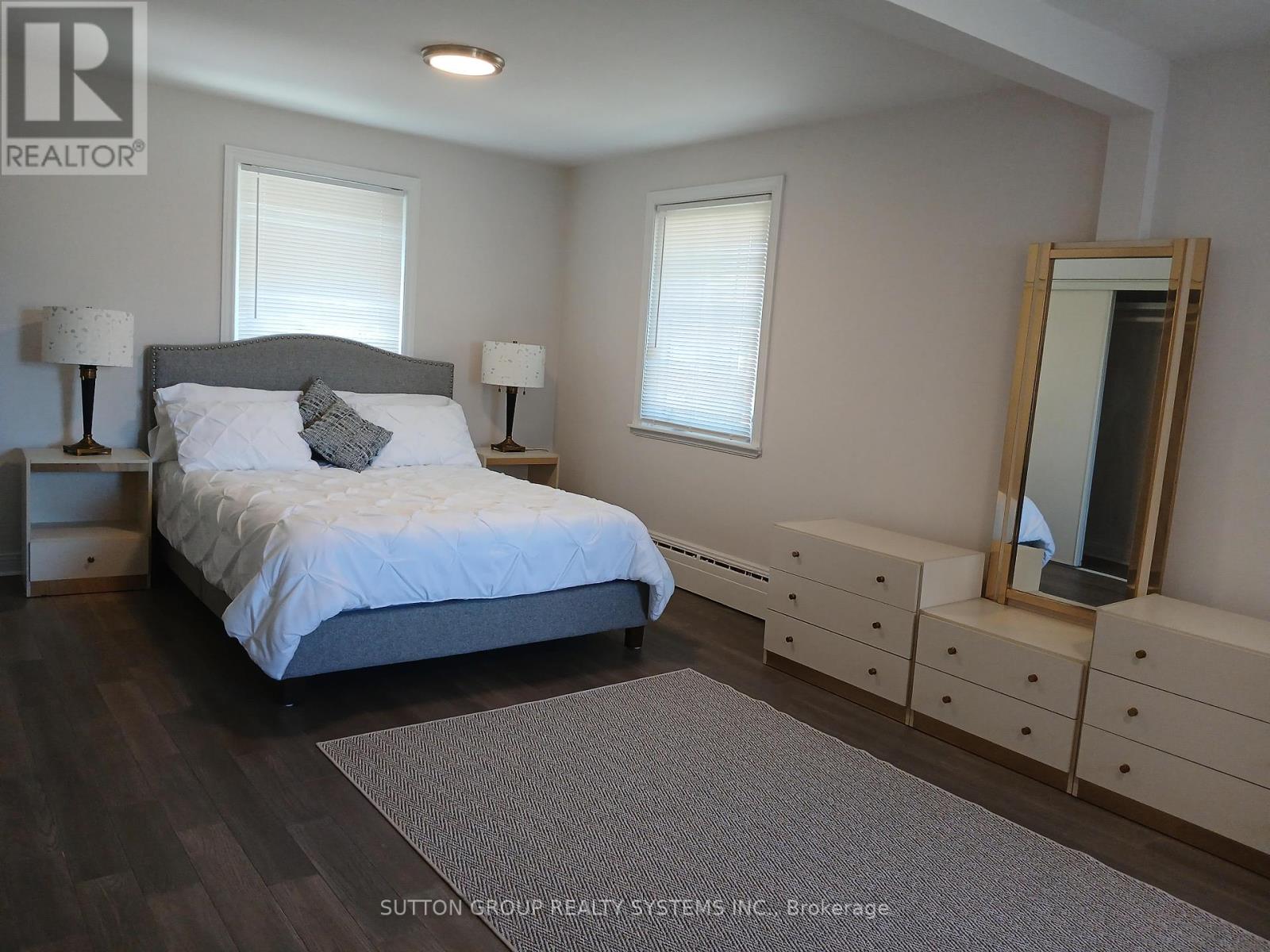 1236 Ogden Avenue, Mississauga, Ontario  L5E 2H4 - Photo 8 - W12444389